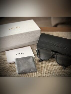 AUTH Dior CD sunglasses; like new! *FREE SHIPPING*